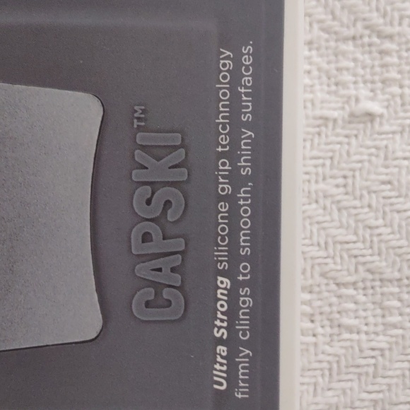 Capski bottle opener securely grips to surfaces. New in box - Picture 8 of 9
